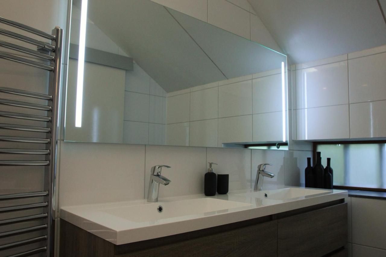 Familiehuis De Betuwe Met Prive Kunstgras Tennisbaan En Sauna Villa Erichem Ngoại thất bức ảnh