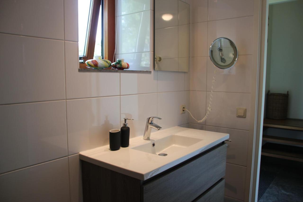 Familiehuis De Betuwe Met Prive Kunstgras Tennisbaan En Sauna Villa Erichem Ngoại thất bức ảnh