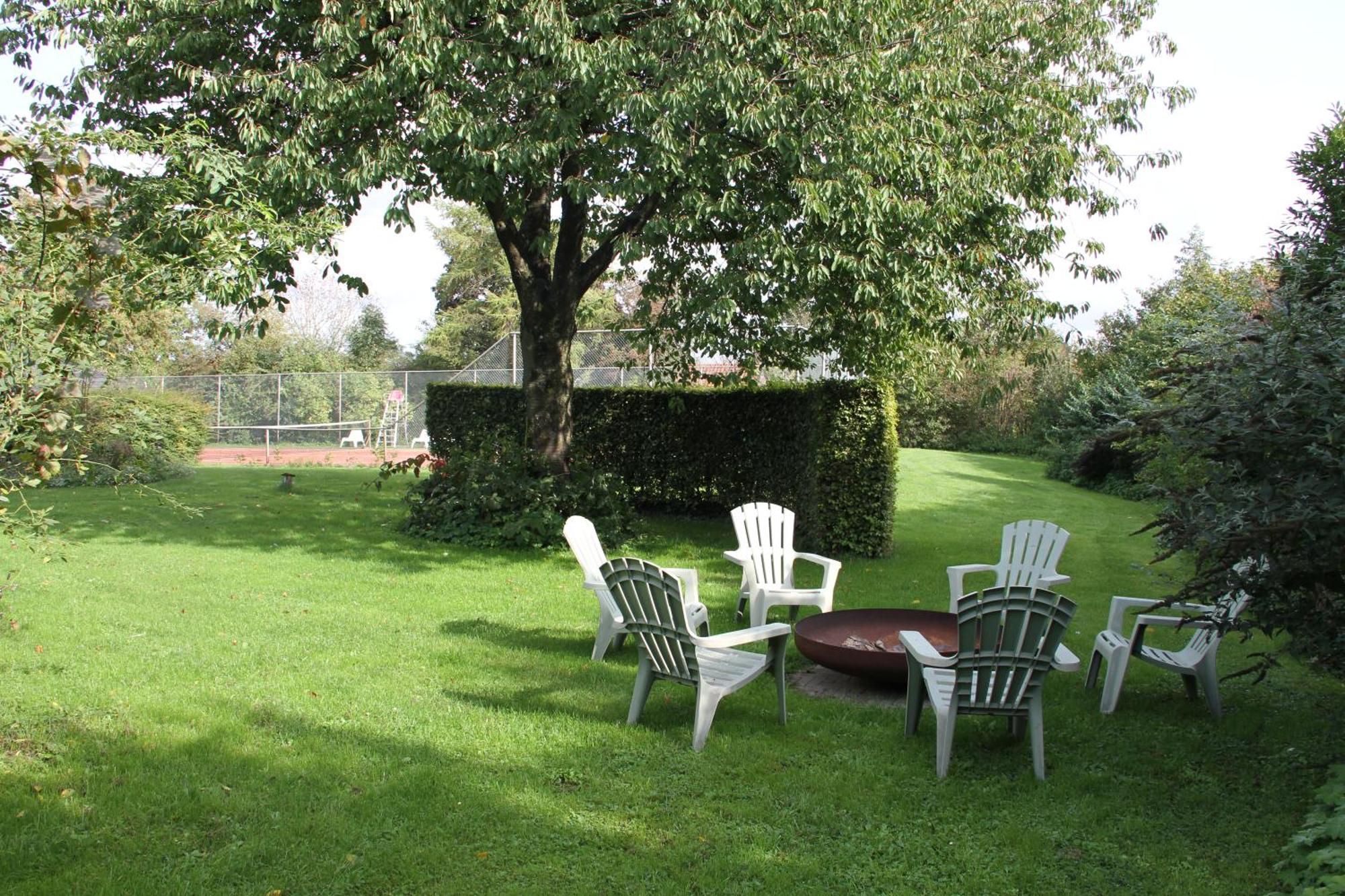 Familiehuis De Betuwe Met Prive Kunstgras Tennisbaan En Sauna Villa Erichem Ngoại thất bức ảnh